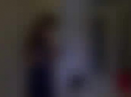 امرأة سمراء الروسية على وشك الحصول على مارس الجنس في غرفة التدليك، بعد امتصاص ديك غريب.