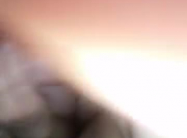 يلعب فاتنة شقراء سلوتي مع استقطاب كس الرطب أثناء الحصول على نائب الرئيس الطازج على وجهها.
