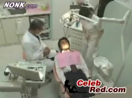 ممرضة يابانية رائعة نشرت خطف لها لتنظيف ديك سهلة.